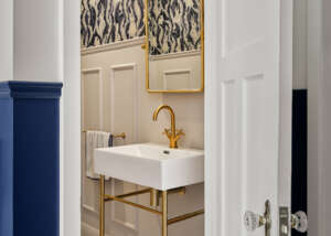 custom renovated island park bathroom